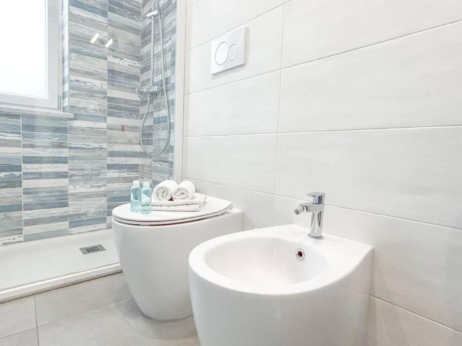 Free Parking - Elegante Casa Con Wifi -Smarttv Apartment Savona Exterior photo