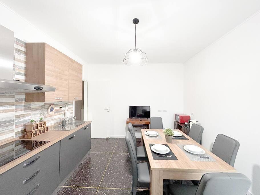 Free Parking - Elegante Casa Con Wifi -Smarttv Apartment Savona Exterior photo