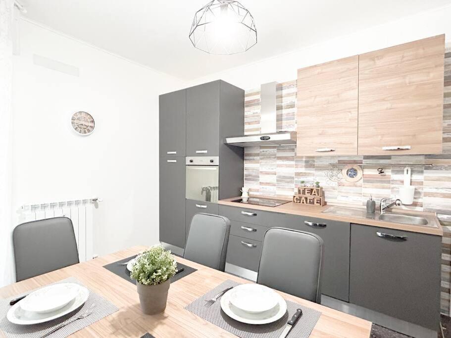 Free Parking - Elegante Casa Con Wifi -Smarttv Apartment Savona Exterior photo